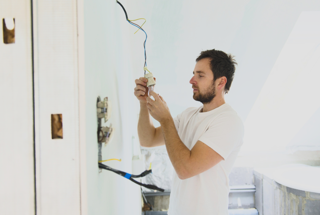 Découvrez les régulations et astuces pour bricoler le dimanche sans perturber le voisinage et respecter la loi. deco-et-brico.fr